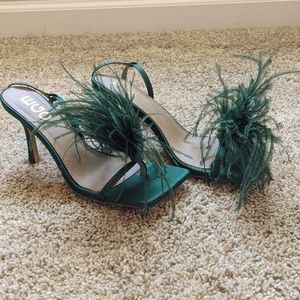Ego ostrich feather square toe heel, emerald color